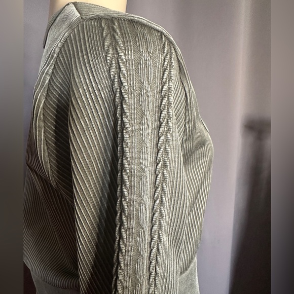 🆕 OFFLINE BY AERIE Long-sleeve Cropped Athletic Top - Picture 4 of 7